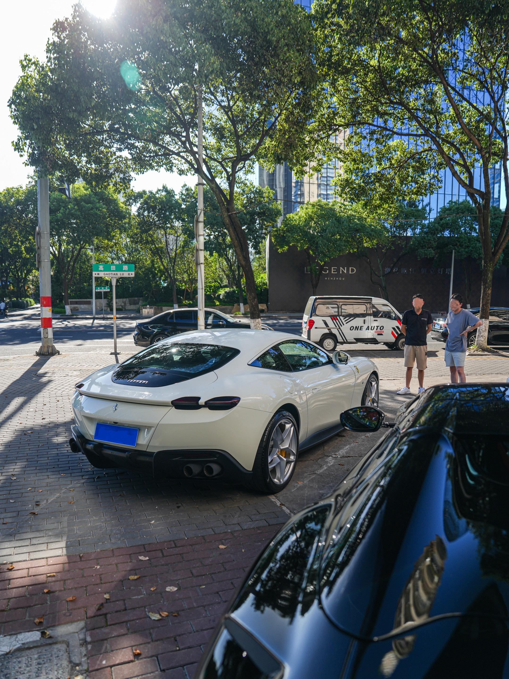 Ferrari Roma罗马街拍