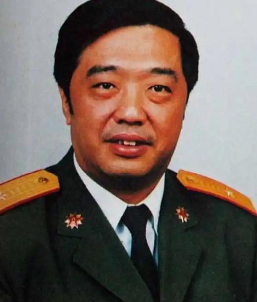 1963年，贺龙的儿子差几分考上清华，无奈之下去找父亲，谁料，贺龙听完后，直接去