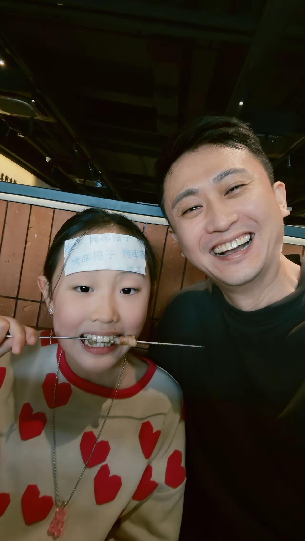 每次孩子发烧，爸爸都高兴的不得了[捂脸哭]