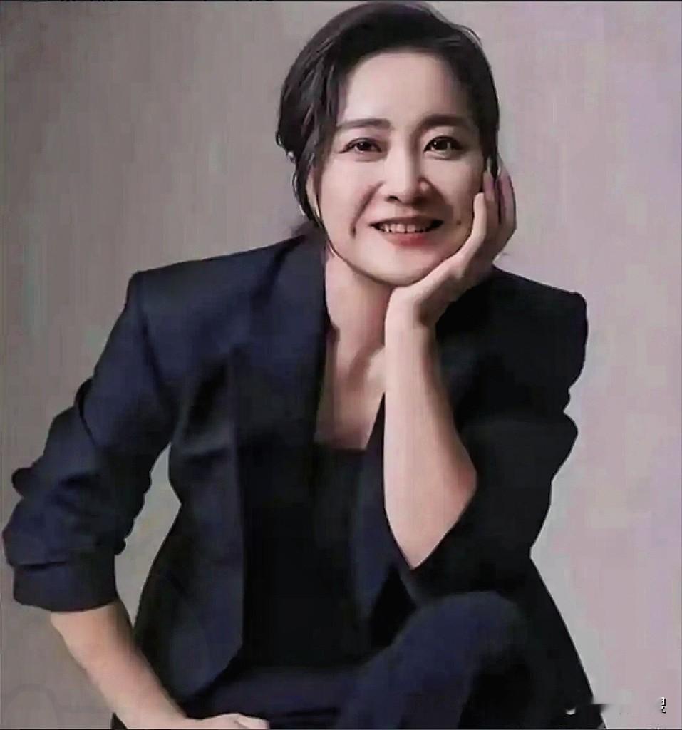 拍《李焕英》那会儿，54亿的票房看着吓人，贾玲揣进兜里的，连个零头都算不上。当年电影大火，表面看着十