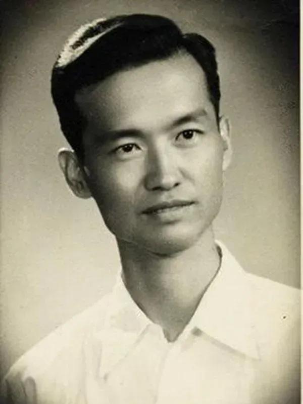 1947年，国军少校被俘，连长正要审问，他摇了摇头，说：“同志，你级别太低，不用