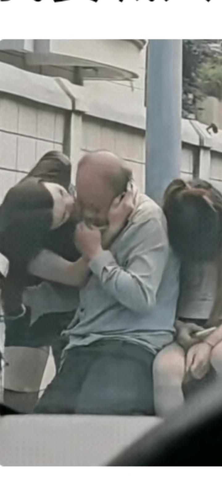 老头退休金一万八，一天六百花都花不完。瞧你沂蒙山农民一个月60元，连个媳妇找不