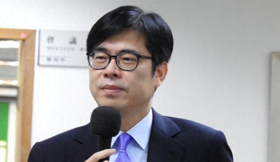 就在刚刚，台“行政院长”卓荣泰发表声明，7月30日，针对蒋万安日前提出“倒阁