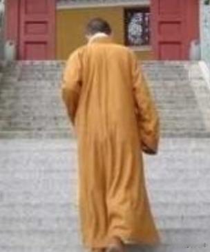 云南，灵照寺方丈释永修意外身亡，僧众整理遗物时，竟意外发现他有474万元存款，方