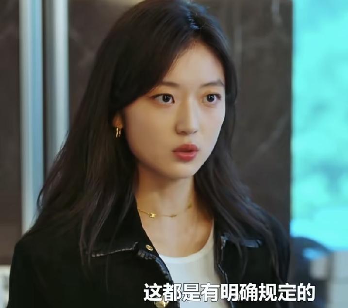 看了孙千演的小职员，被上司要求喝酒，她婉拒了，上司还问她有没有男朋友，她说无可奉