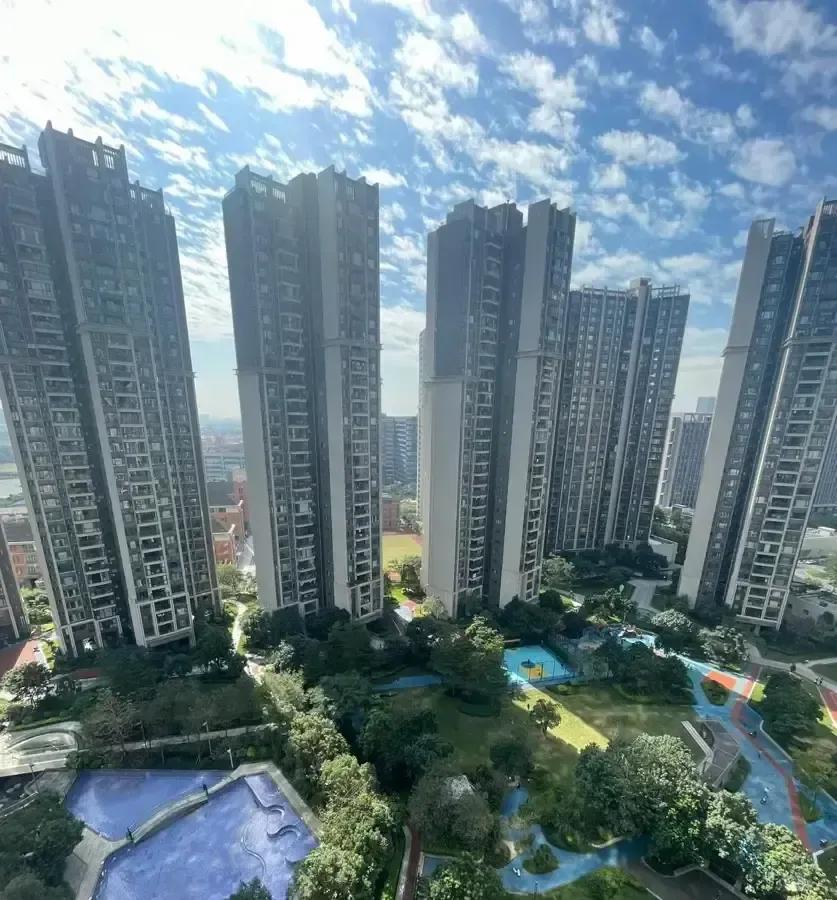 佛山老哥2021年手握一套翻倍到220万的老房没舍得卖，转头又冲进广州花400万