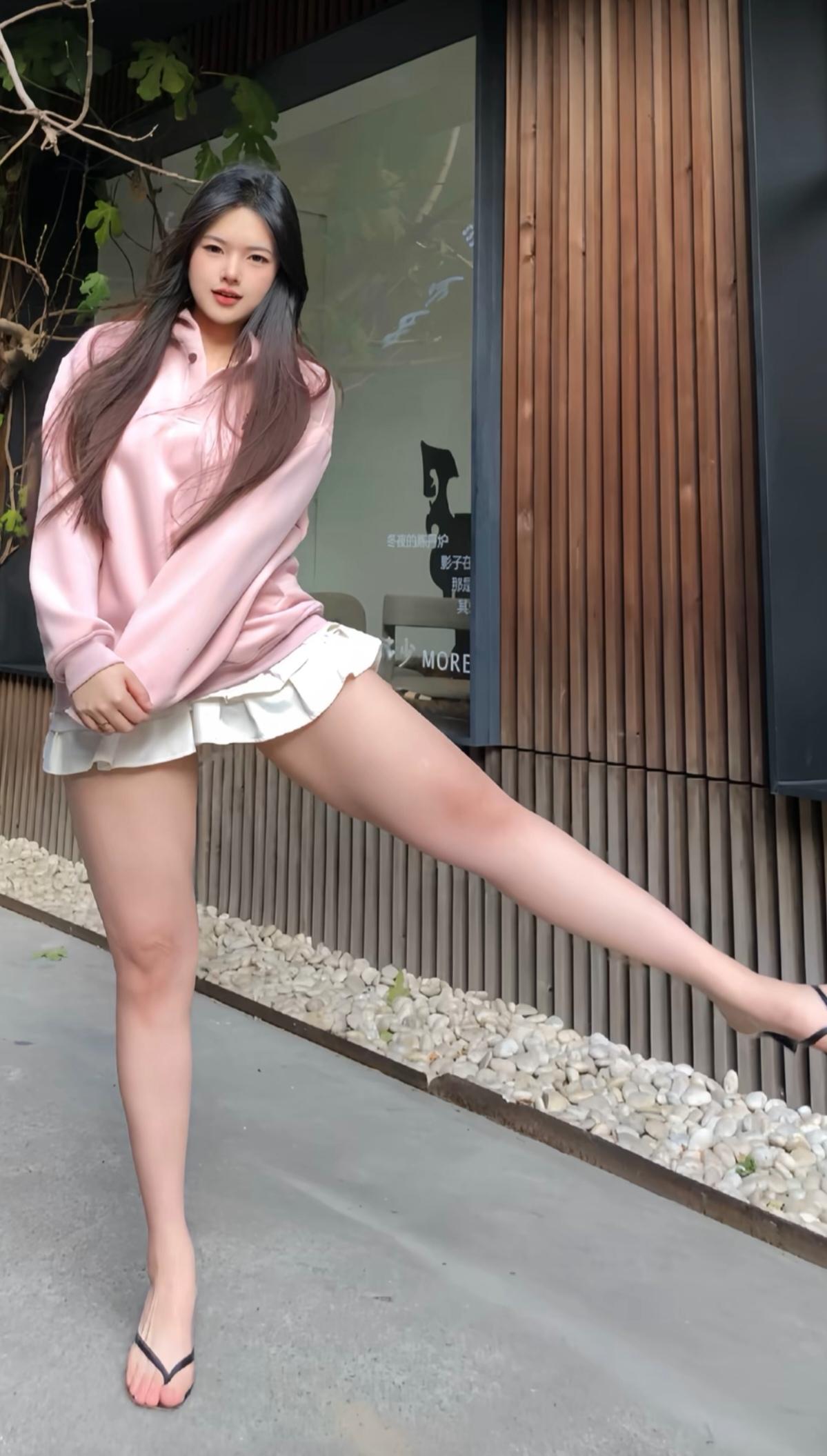 【成熟的味道】1、果实的成熟，不是颜色美丽，而是味道甘甜。2、女人的成熟