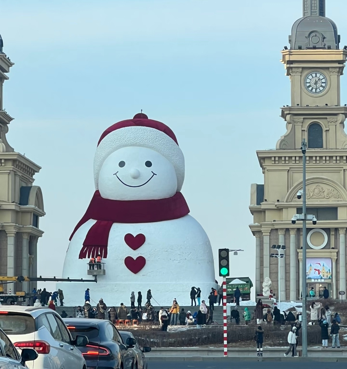 哈尔滨的大雪人，可爱！不用担心下雨淋化了，零下十几、二十度的天气是不会下雨的。