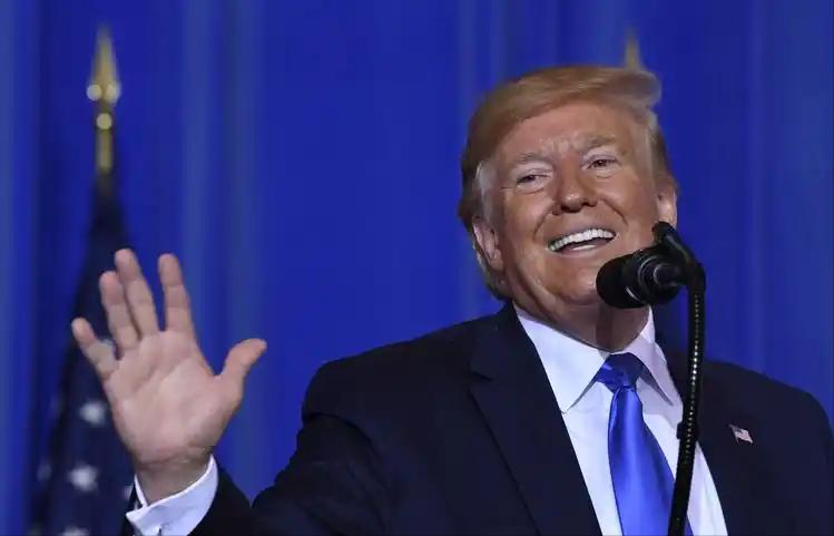 特朗普再次发文，剑指中国！1月26日，特朗普发文称，“中国正在成功且彻底地接