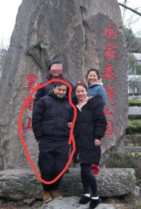 今天刷到安徽著名“伏地魔烧饼姐”的消息，想不到她早已离婚，2012年结婚后她的所