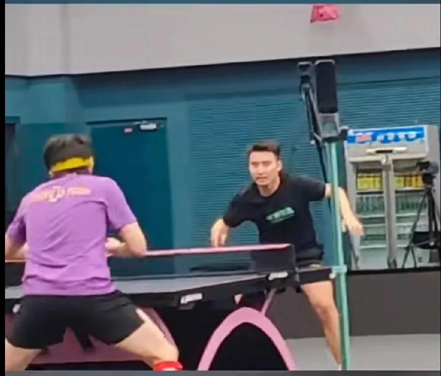 王楚钦：赛场外的拼搏身影刚刷到王楚钦在体育总局练球的视频，他因特殊情况未参