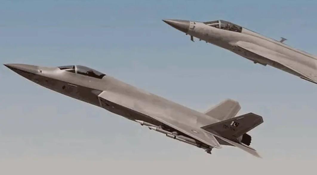 枭龙终极进化版block4，隐身修型，半埋式弹仓，极致性价比啊。