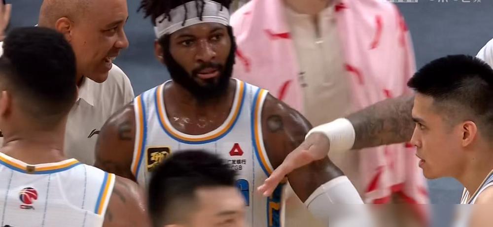 燃爆了！昨晚的CBA总决赛第四场简直把篮球场烧成火炉！5月14日北京五棵松体育馆