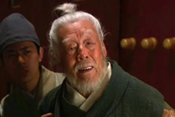今日话题：焦大明明是贾府的功臣，为何最后招人嫌弃？？？网友甲：对于贾府的那些