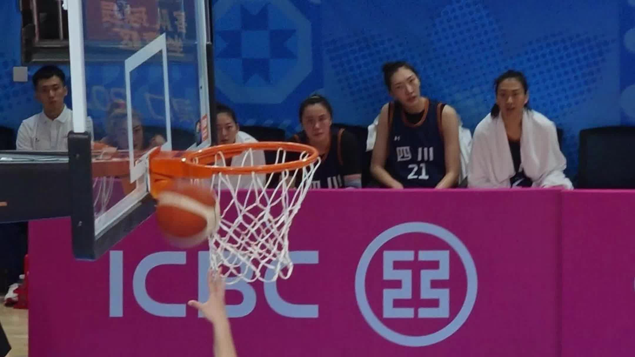 刘禹彤篮下统治力爆发，无人能挡！