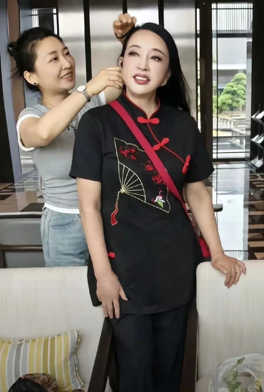 刘晓庆，冻龄美人。如果不是知道是她，你会判断这是多大岁数的人[？？？]