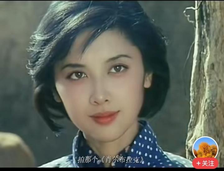 刚看了一部老片，发现这个女演员，演现代戏更漂亮，简直是惊艳！一直还以为她的“女