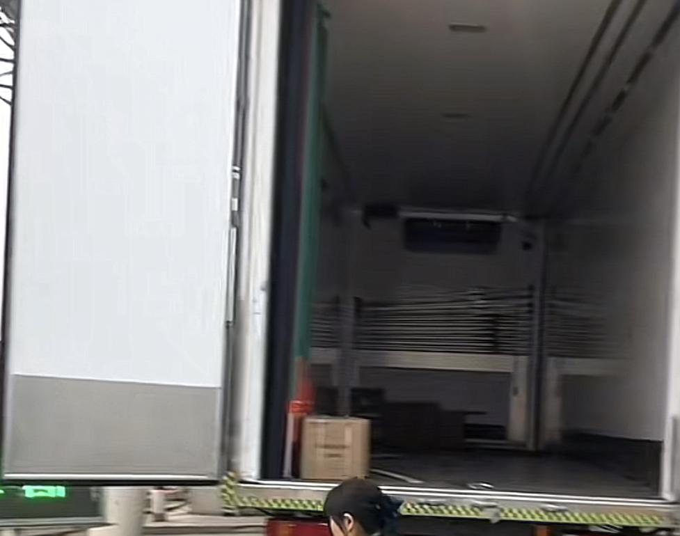 你敢相信吗？这年头连空车都能超重！据当事人邱先生讲述，他在3月26日驾车经过上