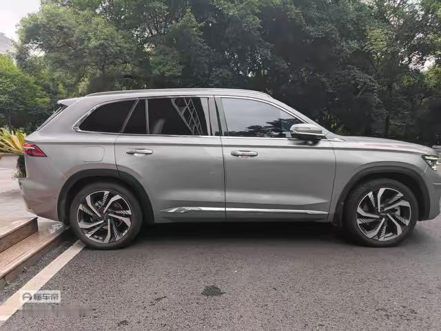 比亚迪太难了！​长城跟它拼越野，吉利跟它卷销量，奇瑞跟它赛出海，蔚来跟它