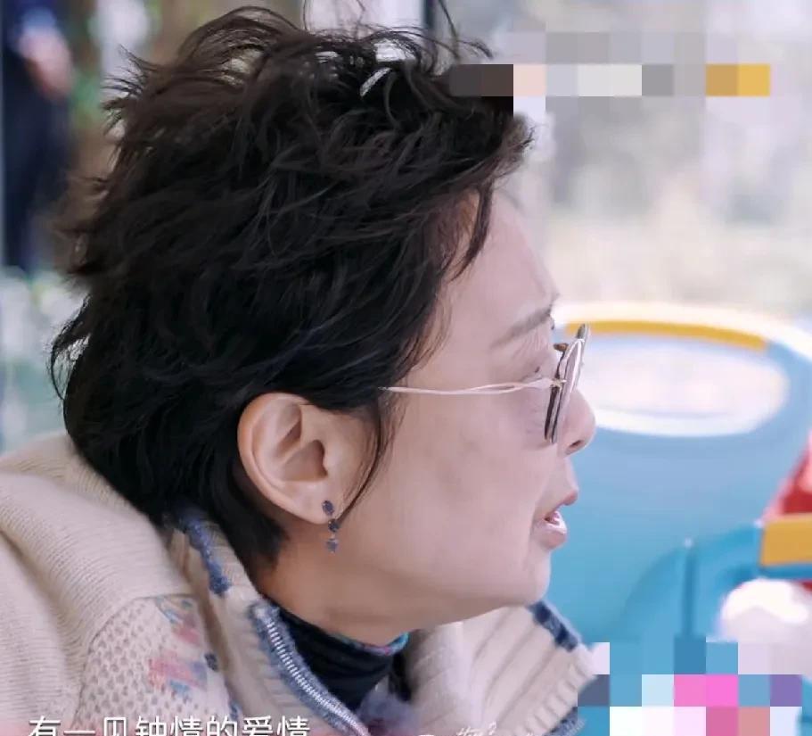 黄圣依妈妈问程潇：“有一见钟情的爱情，也有日久生情的爱情，你想要哪一种爱情？”程