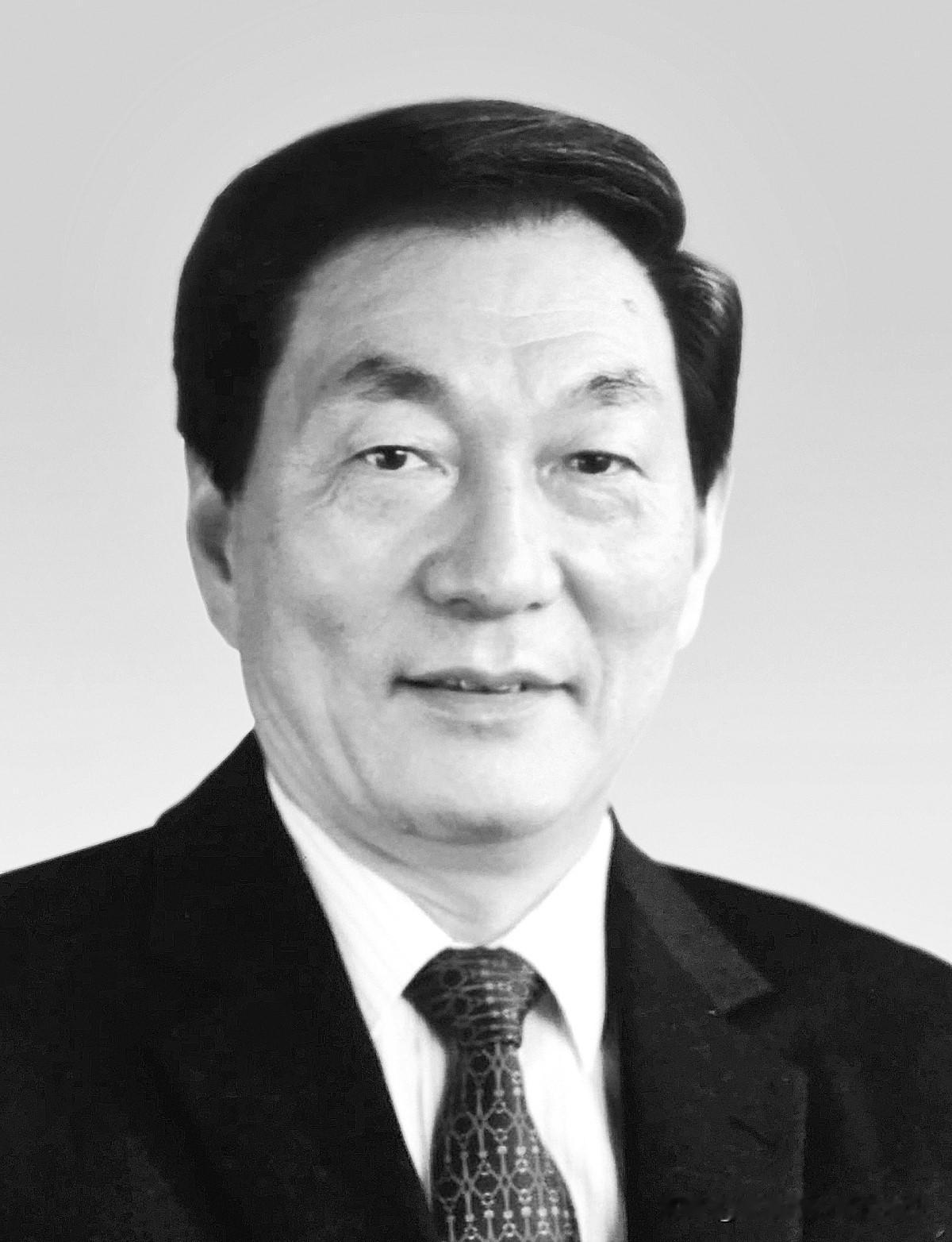 邓小平、江泽民、朱镕基三位前辈，都已经离开了我们。他们一代接一代接力推进改革