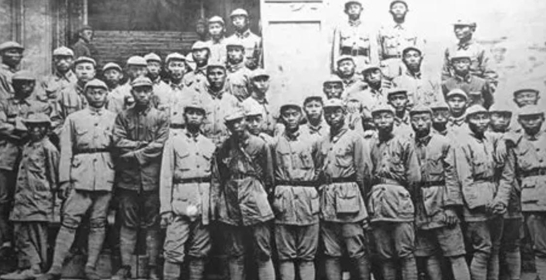长征结束时，全国红军还剩多少兵力？1934年10月，中央红军从江西瑞金、于都这