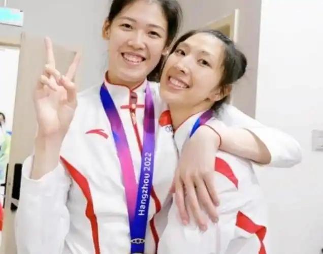 中国女排这口气，可能真要缓过来了。就在外界还在担心球队强攻疲软、打欧美队总差一口