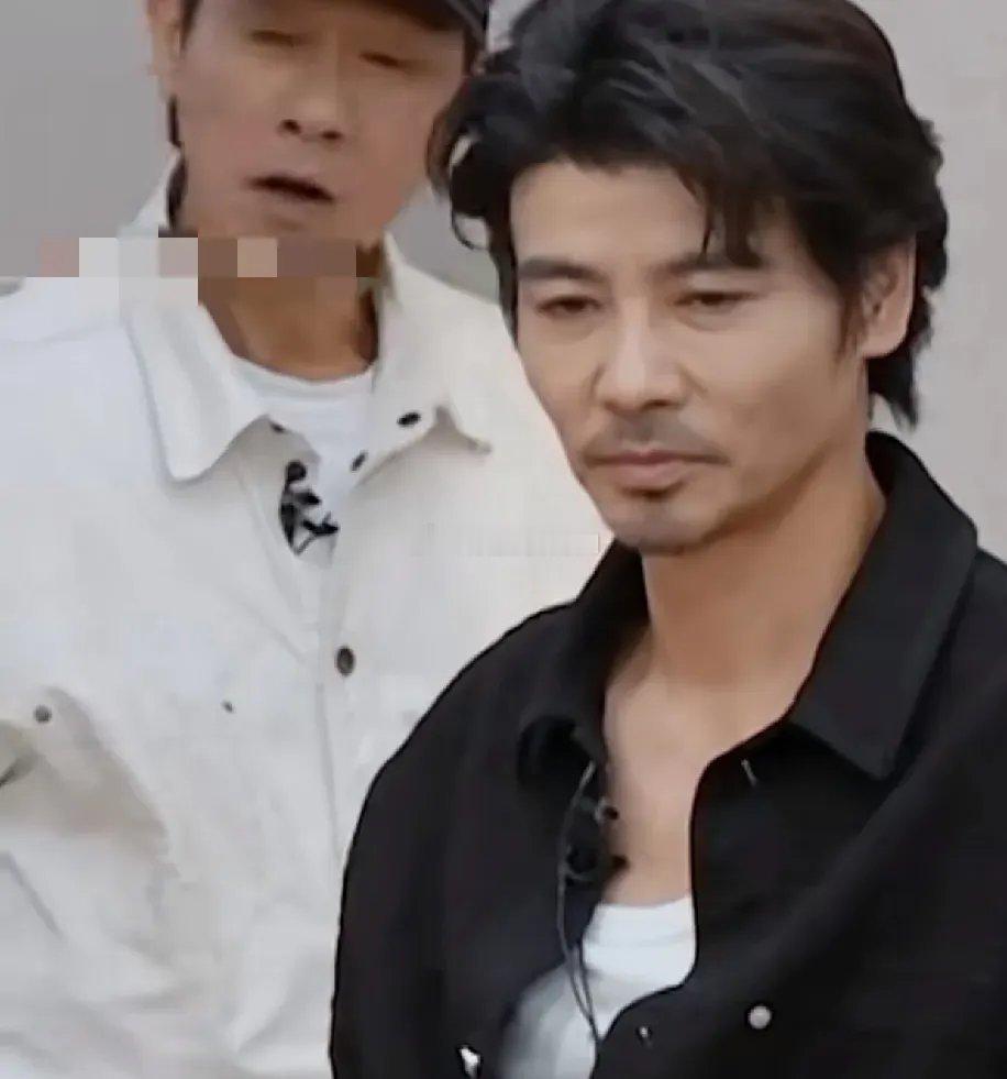在《披荆斩棘的哥哥》节目筹备阶段，张智霖、张晋等哥哥觉得训练时间太短，便想着找导