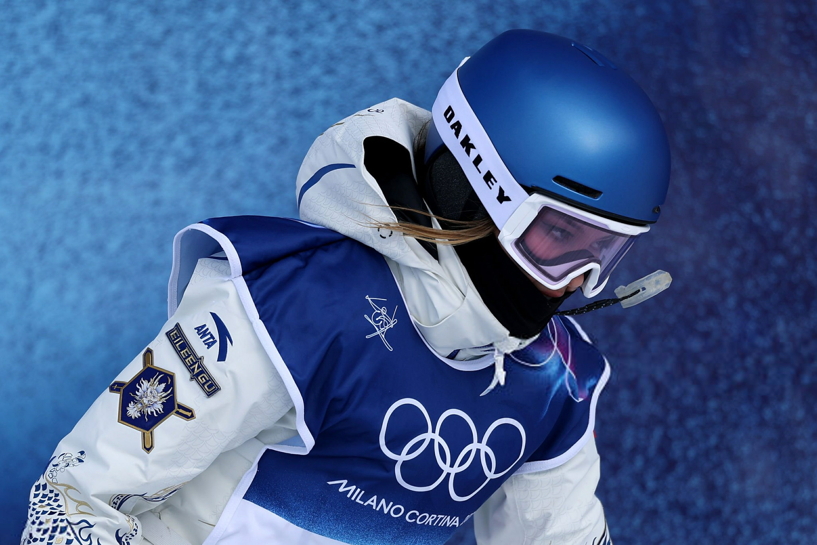 谷爱凌锁定决赛有惊无险！米兰冬奥会自由式滑雪女子坡面障碍技巧预赛，谷爱凌虽然第一