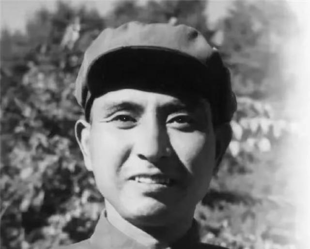 1978年，作为副总参谋长的杨勇出访南斯拉夫，却遇到一个极其尴尬的事。铁托认为他