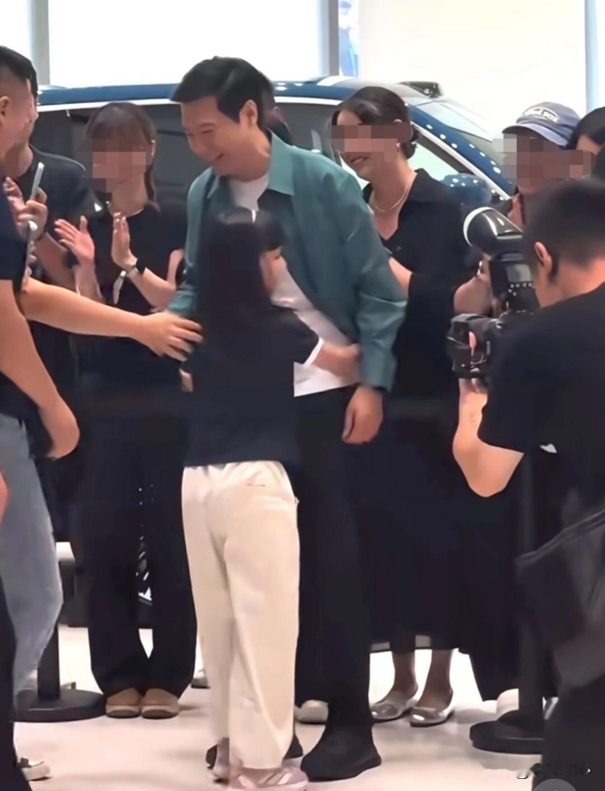 小孩姐：你真的是雷军吗？雷军：雷军很多小米雷军只有一个小孩姐：我终于见到爽文