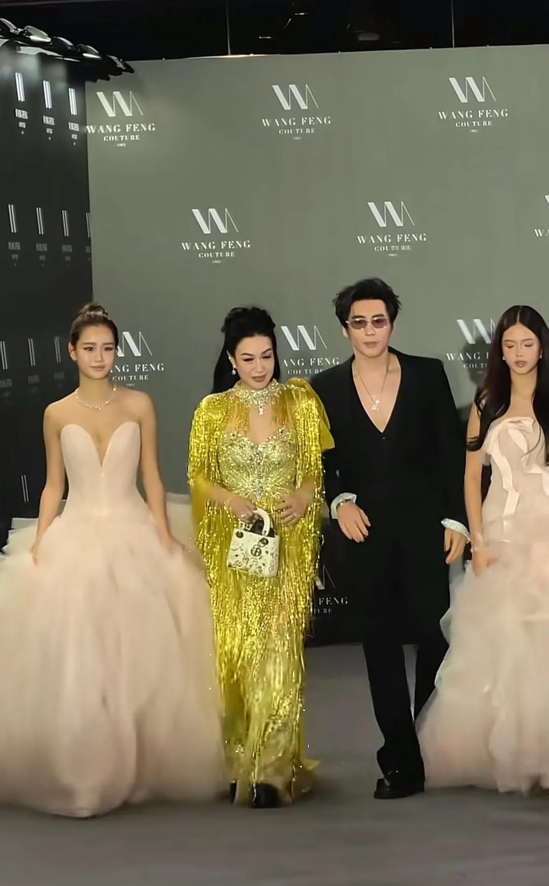 这两个女儿太漂亮了！小女儿考拉从小美到大二女儿也是越来越有辨识度只可