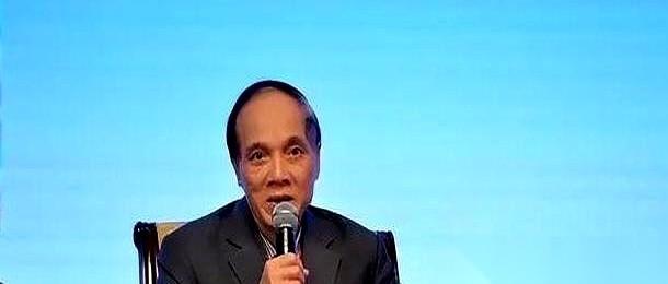 一个越南老教授，指着地图说了句大实话。他说，要是没有中国在前面顶着，咱们亚洲人