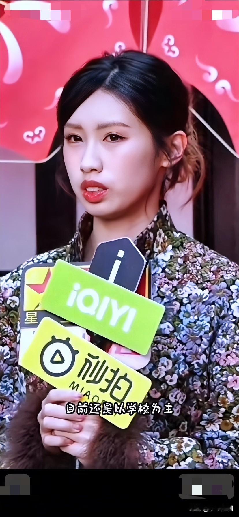冯小刚女儿，徐朵，嘴巴太像冯小刚的嘴巴了！虽然说是抱养女儿，徐朵这相貌也太像徐帆