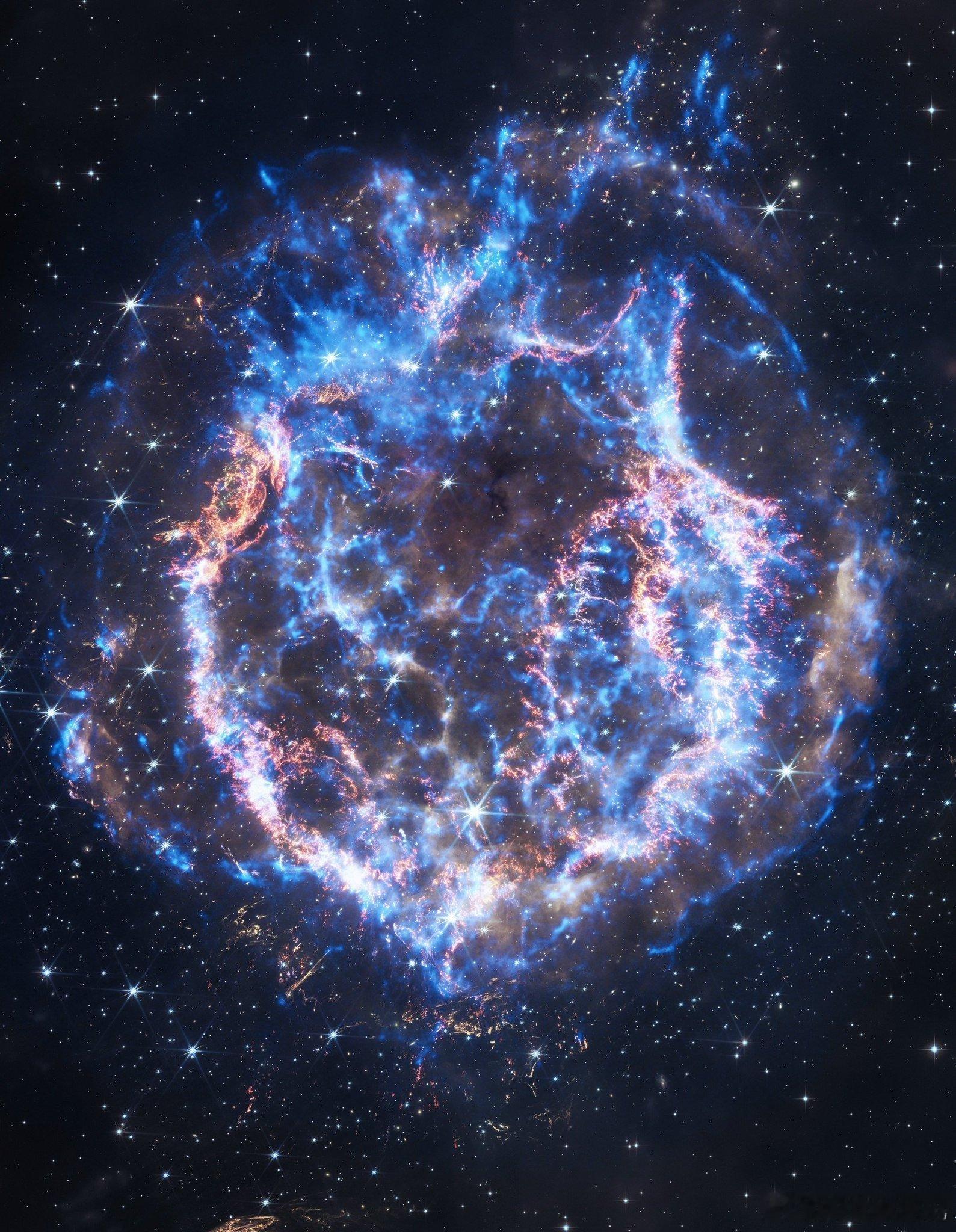 仙后座A是银河系中最著名的超新星遗迹之一，距离地球大约11,000光年，爆炸产生