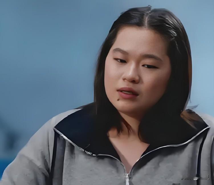 昨天和闺蜜刷手机，她忽然把手机怼我脸上：你快看这个，气死我了！我一看，好家伙