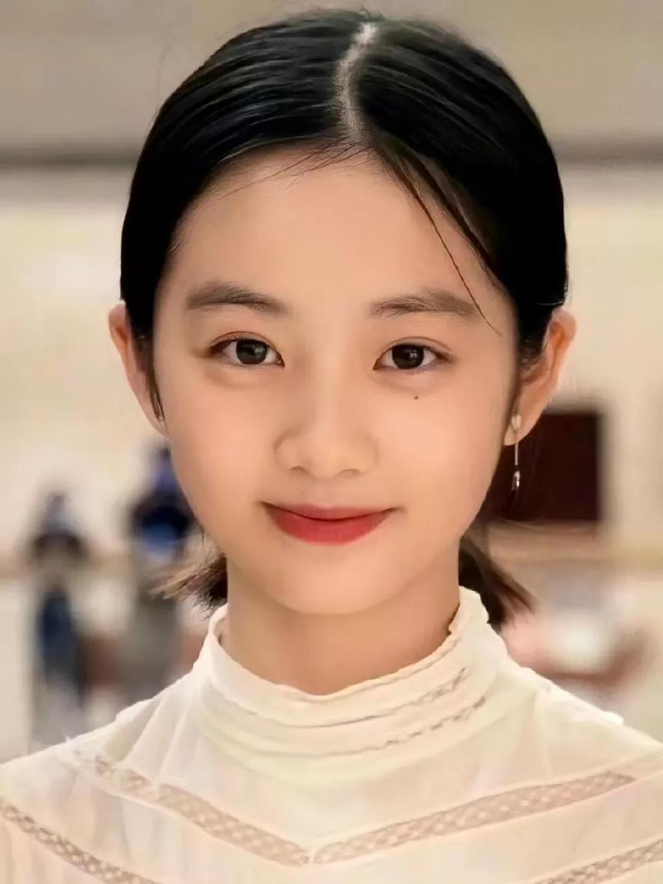 穷人的孩子还有机会吗？看看黄磊19岁的大女儿黄多多，刚成年就已经开始进军娱乐