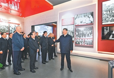 习近平参观新疆维吾尔自治区成立70周年主题成就展