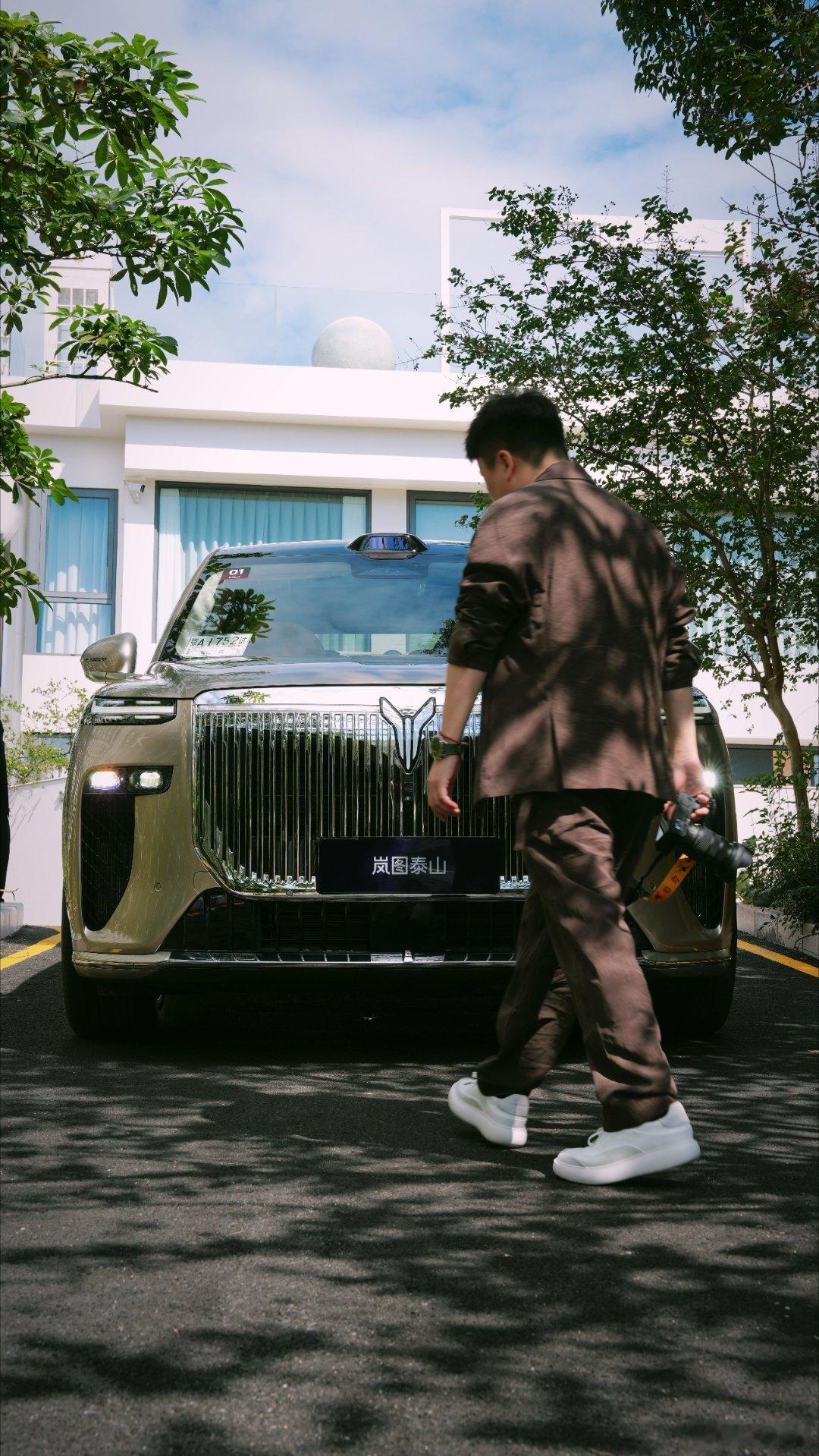 今天试驾了华系气场SUV所谓气场SUV，字面意思——气场真的强！