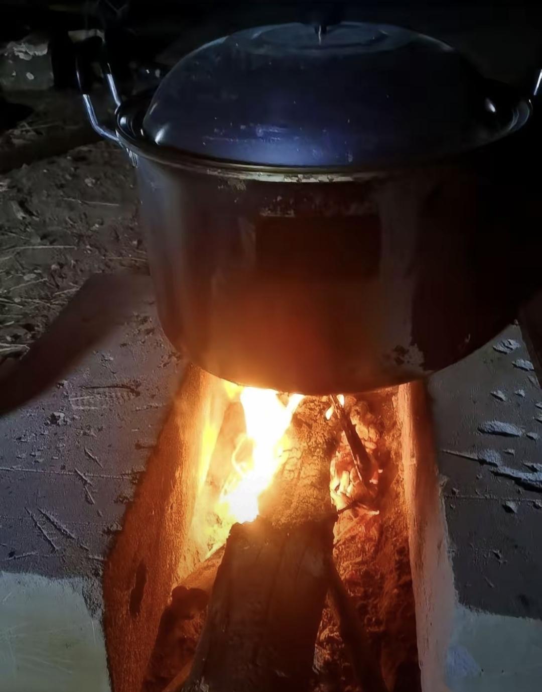 我之前在城里上班，身体一直不好。手脚总是凉的，每次来月经疼得厉害，吹点风就头疼。