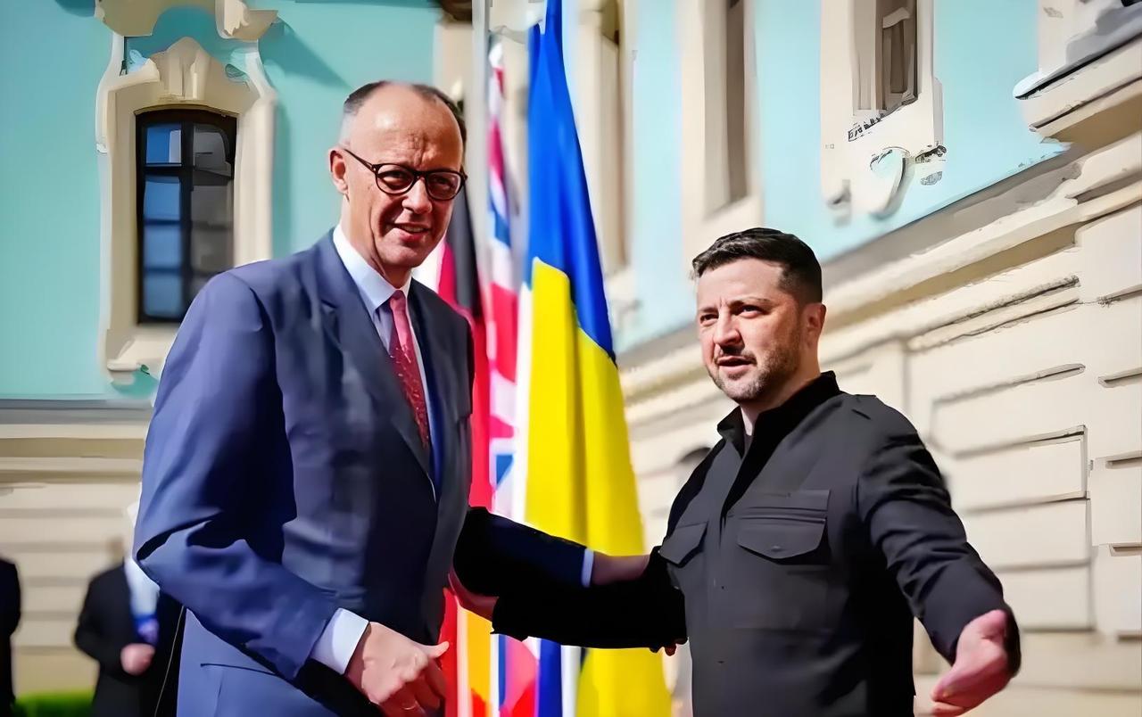 德国也直接批评泽连斯基不尽全力。德国总理默茨，破天荒的批评泽连斯基，没有尽全