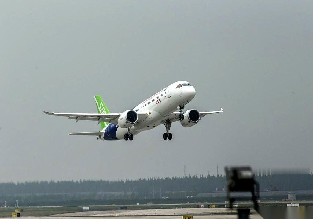 你说逗不逗，我们一年花60多亿人民币，干嘛呢？求着国外的期刊，把咱们自己辛辛苦