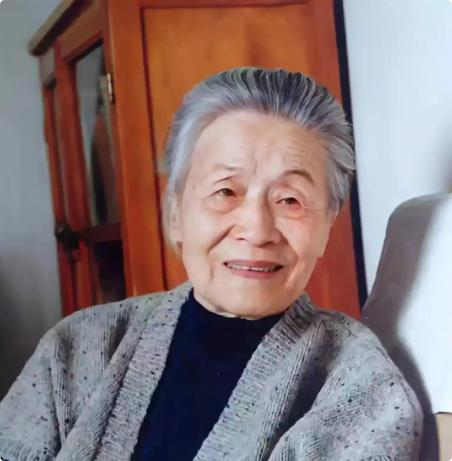 杨绛先生说："我们曾如此渴望命运的波澜，到最后才发现，人生最曼妙的风景，竟是内心