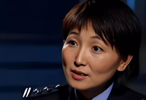 2006年，央视专题片《无懈可击聂海芬》播出，她正对着镜头说：死者指甲里的D