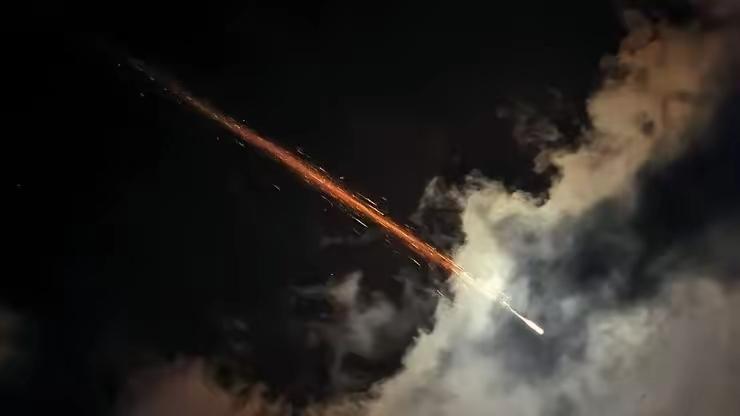 发现了没有？伊朗高超音速导弹在命中目标最后几秒，会突然加速冲刺机动。美军和以色列