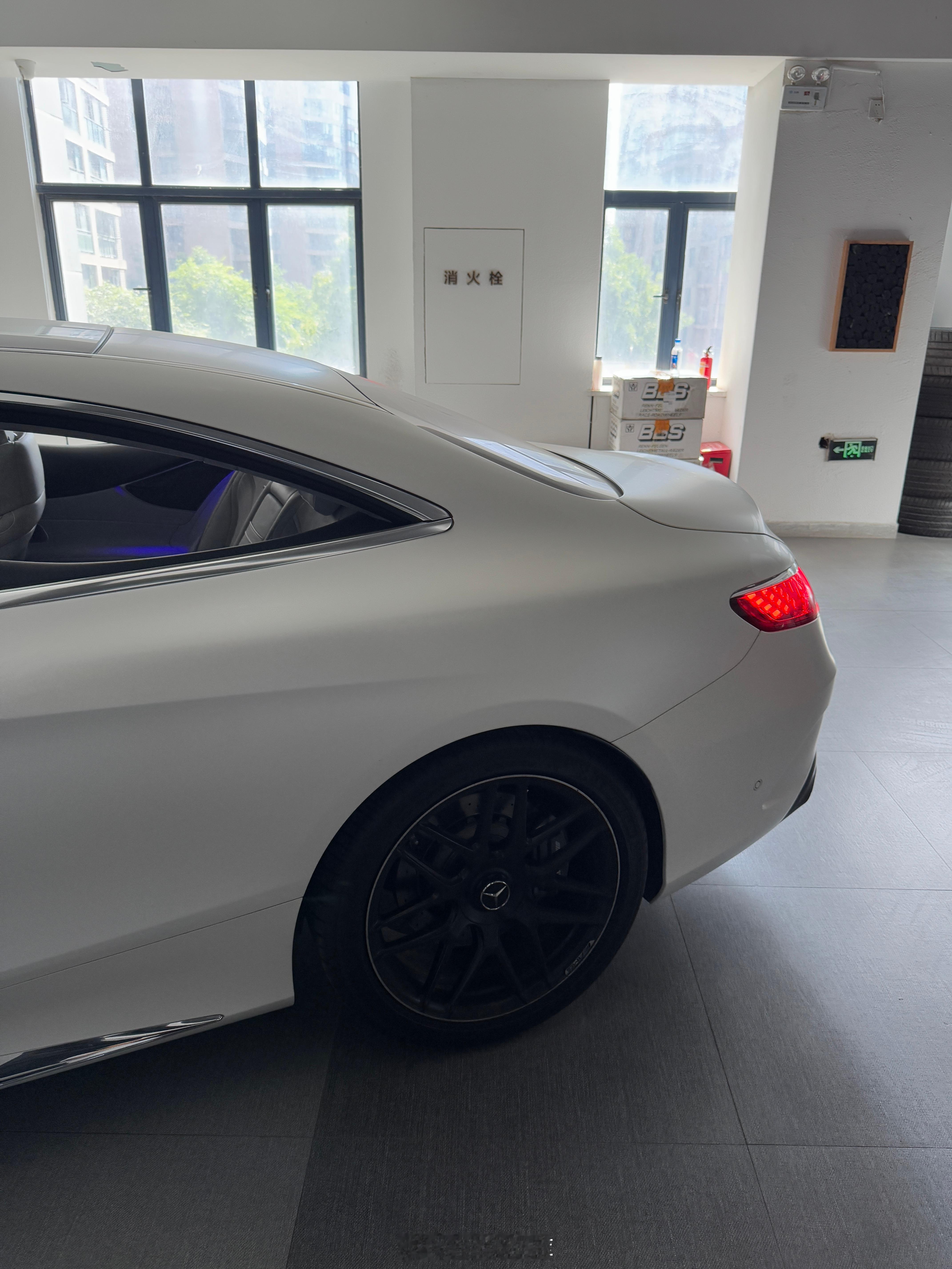 什么叫优雅老钱风钻石白奔驰S63Coupe