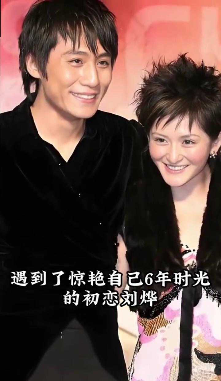 大屏幕突然切到十六年前旧照。谢娜眼泪砸在地板上。全场尖叫。不是电影闪回。