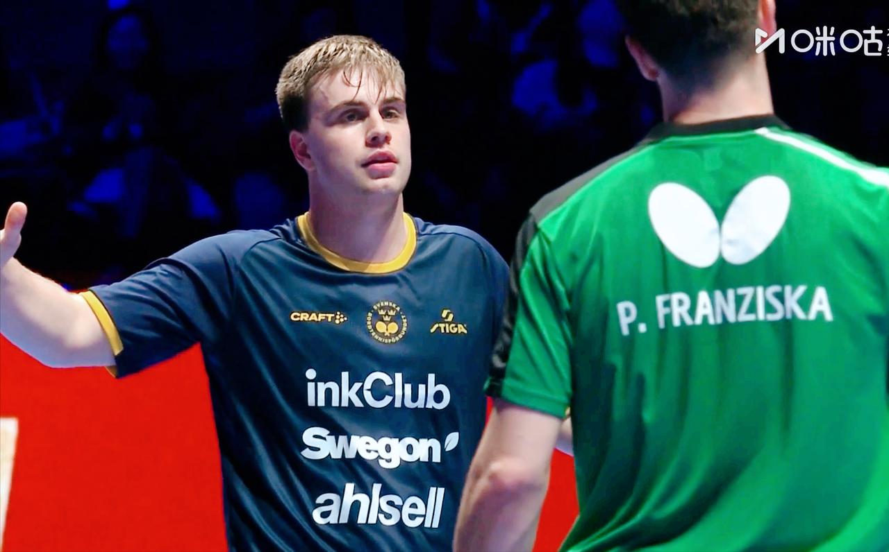 笑死我了！莫雷加德活脱脱一个好奇宝宝！弗朗西斯卡被裁判罚了一分，弗队挑战鹰