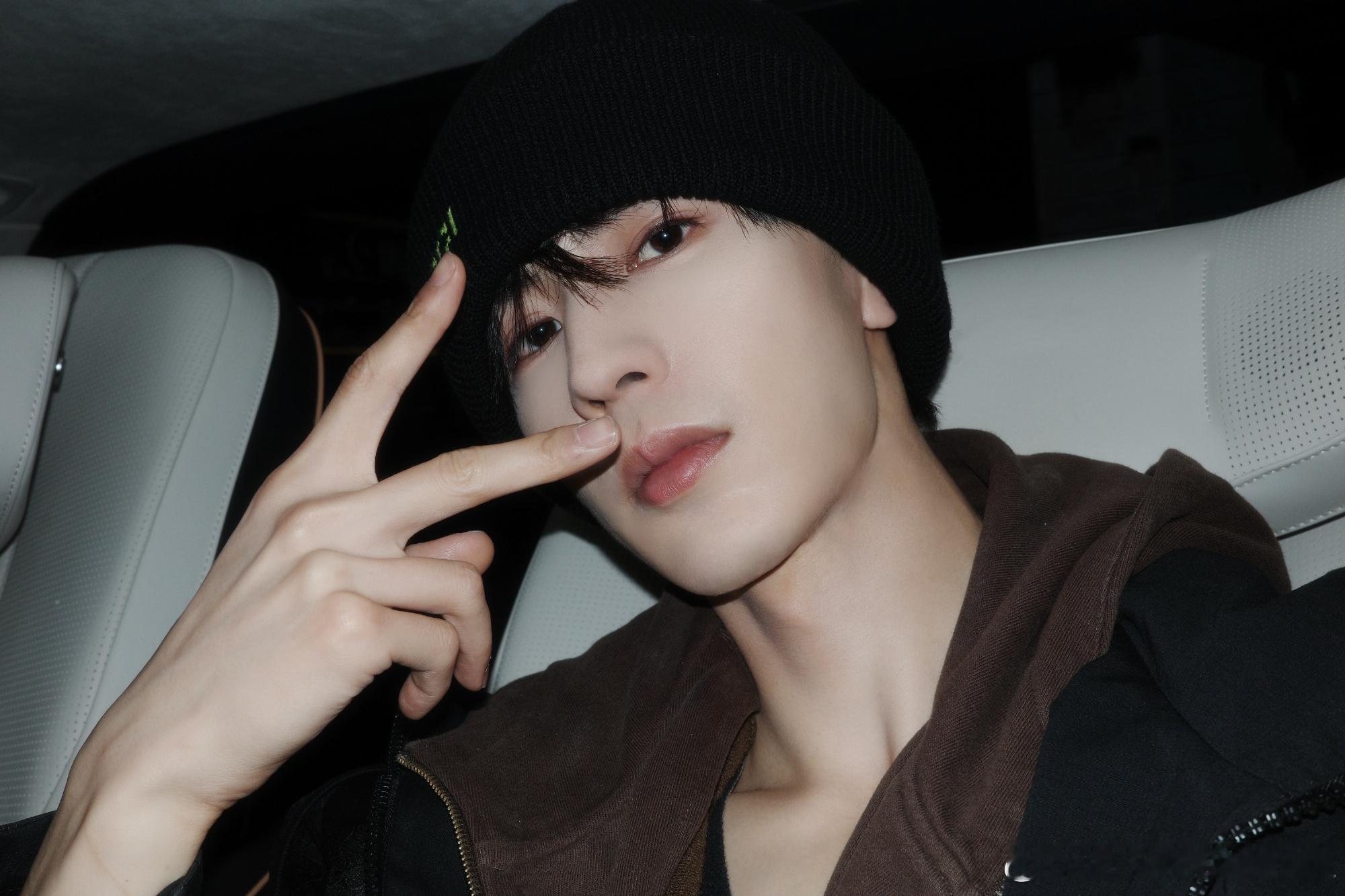 张凌赫车内自拍，满昏