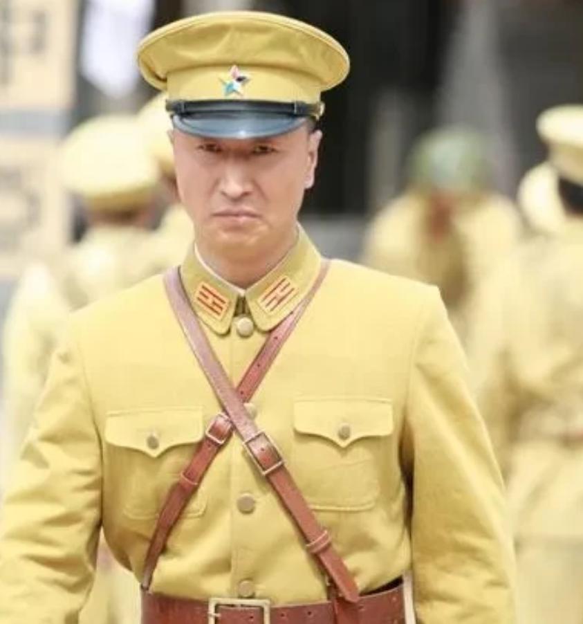 1940年，一伪军砍掉鬼子的双手后，当着鬼子的面，剃光了他妻子的头发，捆住她的手